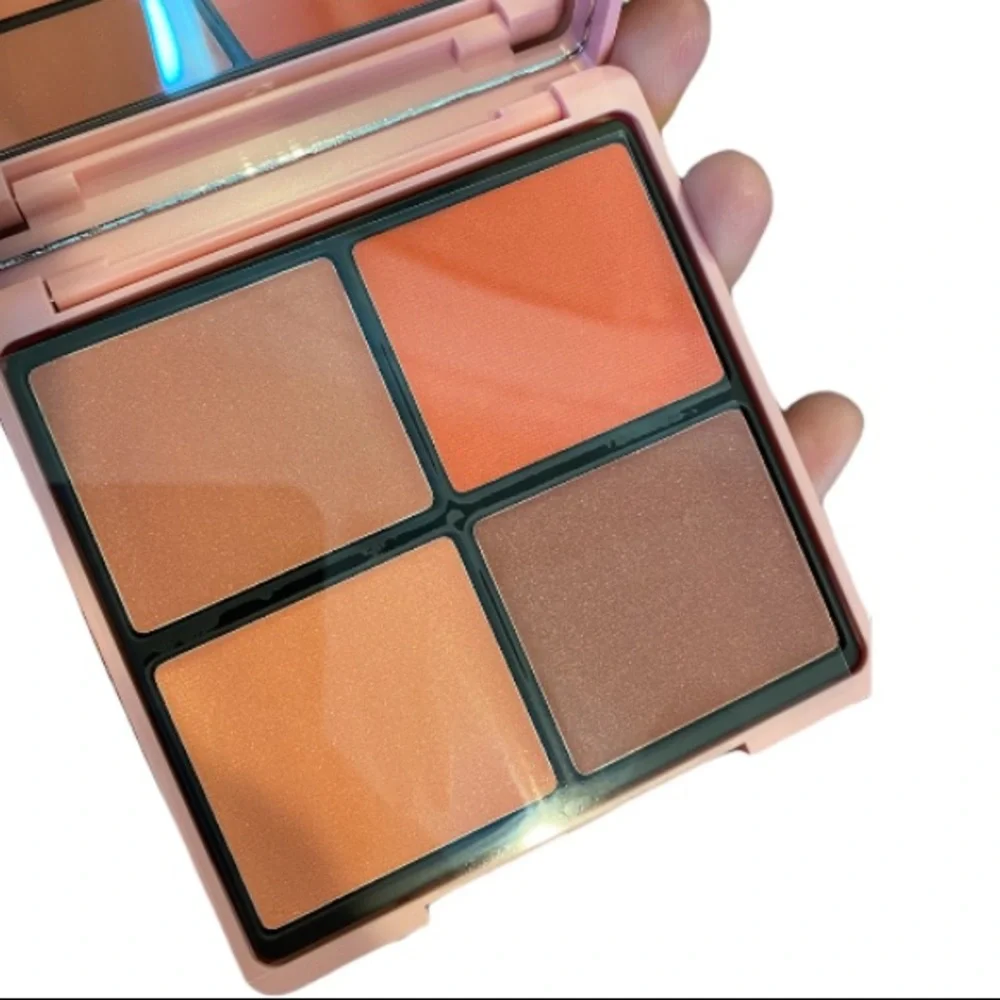 Ciaté London Miss Piggy Blush - All About Moi Cream Blush Palette
